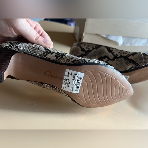 Clarks Women's Snakeskin Flats - Black and Gray - Picture 3 of 6